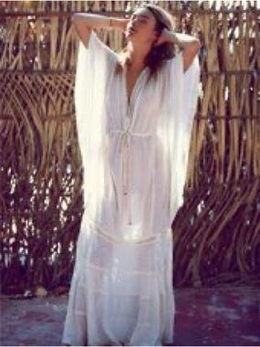 Super rare “Oh Valencia” Free People White Boho Maxi Dress